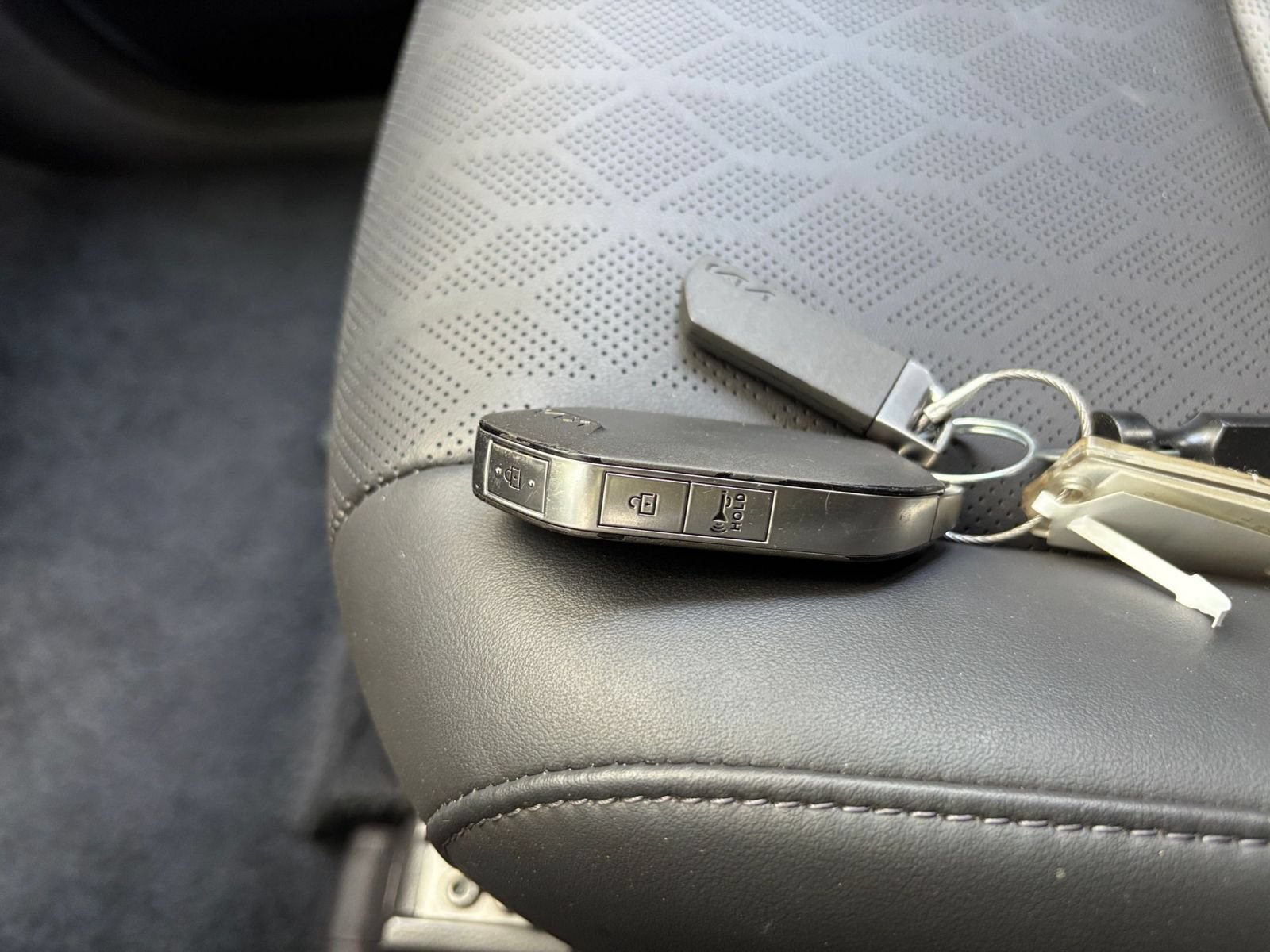 Used 2026 Kia Carnival FWD image 21