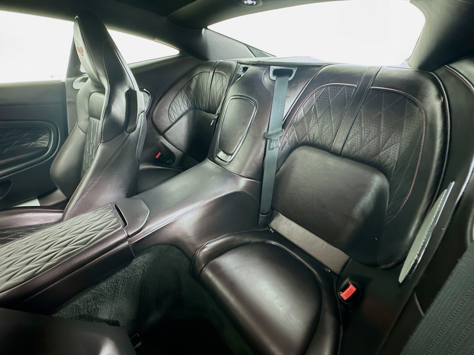 Used 2025 Aston Martin DB12 Coupe RWD image 21