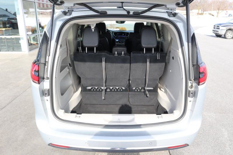 Used 2024 Chrysler Pacifica Touring-L image 17