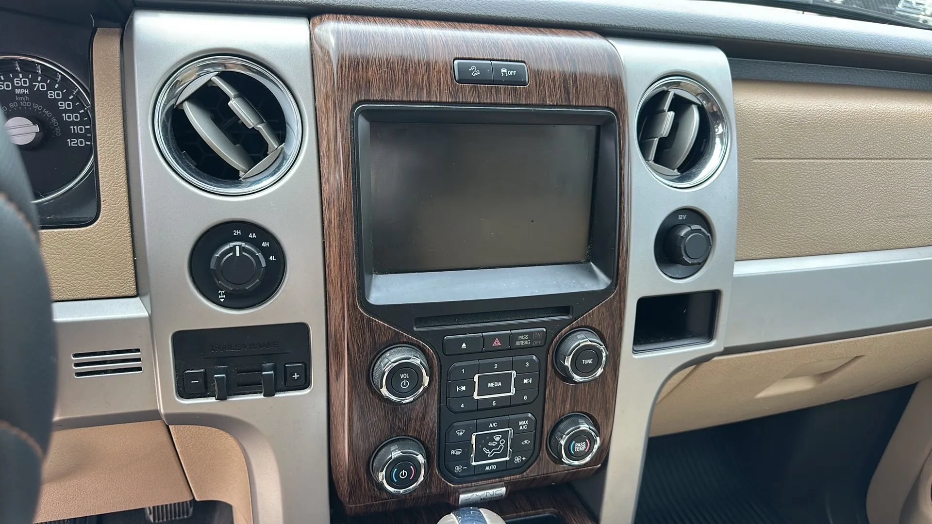 Used 2013 Ford F150 Lariat w/ Mid Equipment Group AWD/4WD image 22