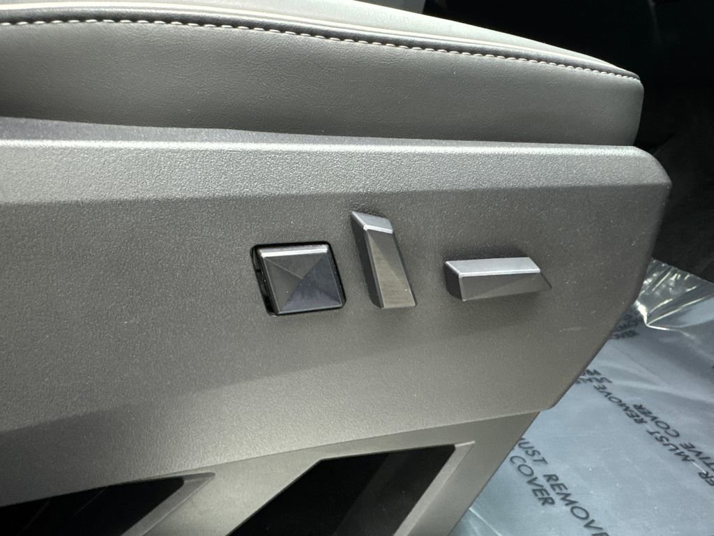 Used 2024 Tesla Cybertruck AWD Crew Cab image 44