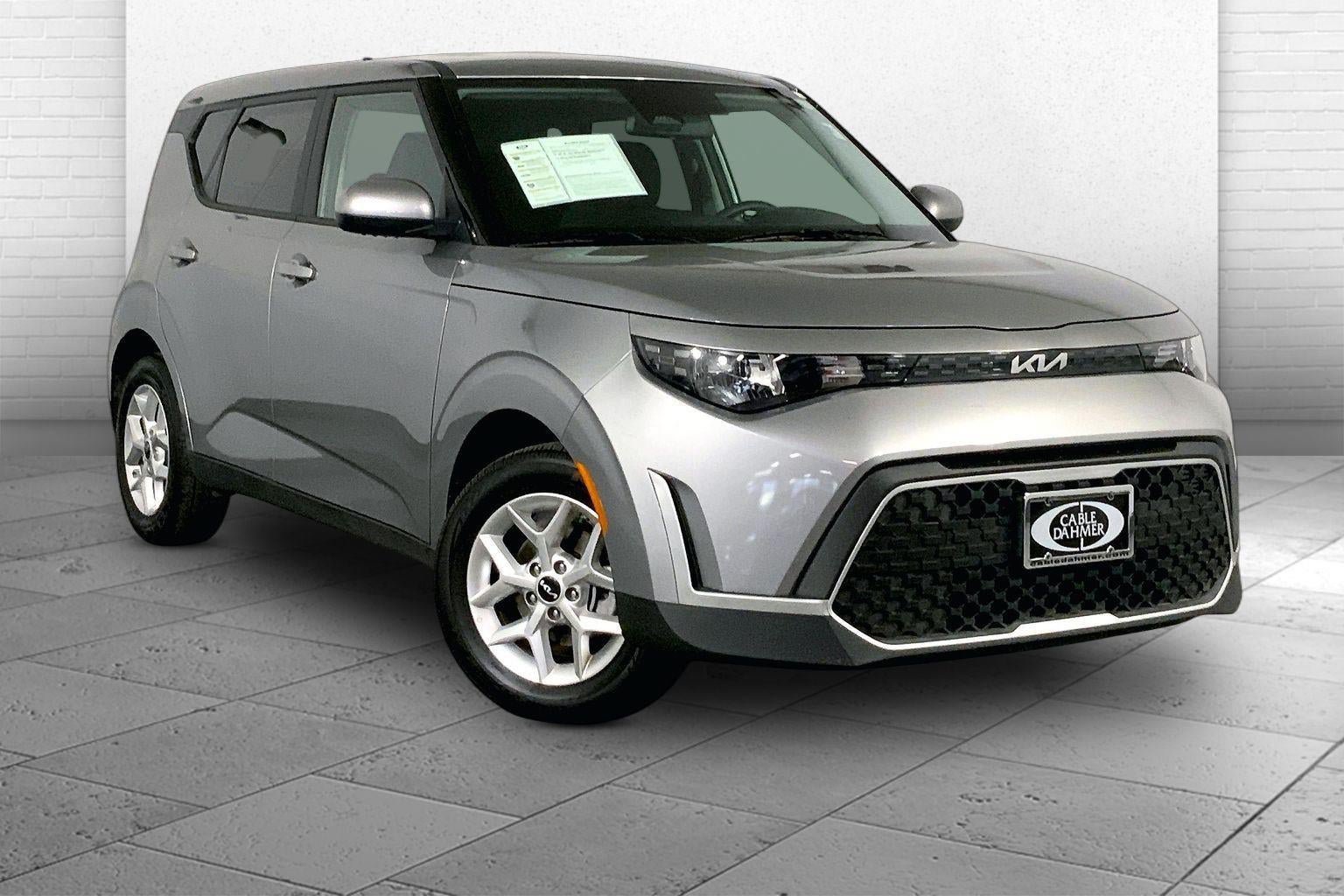 Certified 2025 Kia Soul LX w/ LX Technology Package FWD image 1