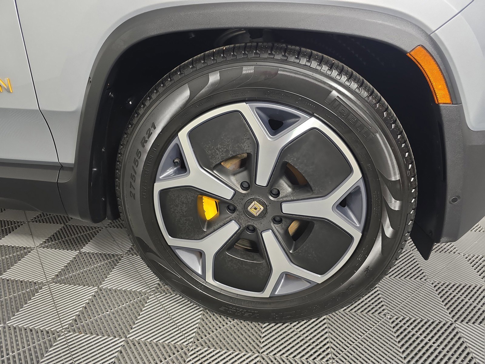 Used 2024 Rivian R1S Adventure AWD/4WD image 11