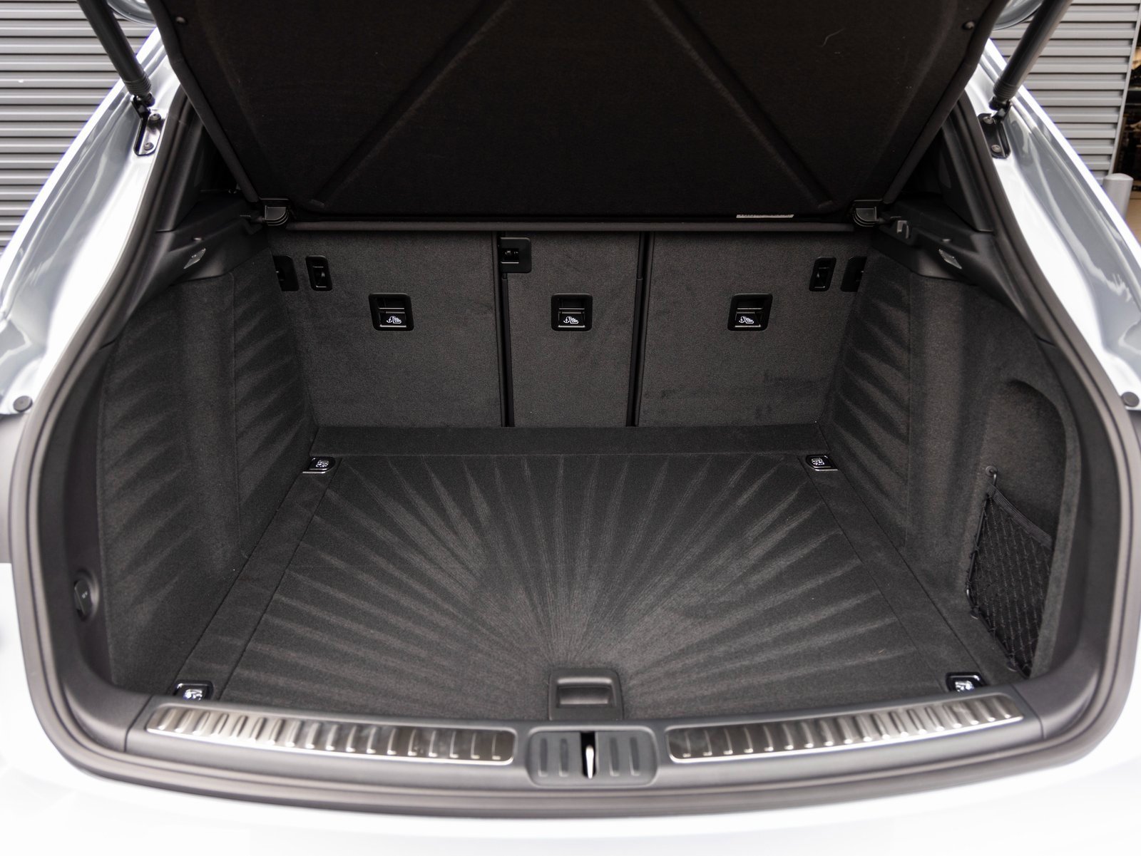 Certified 2025 Porsche Macan image 29