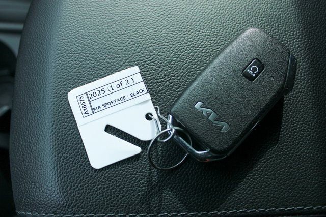 Used 2025 Kia Sportage SX image 33