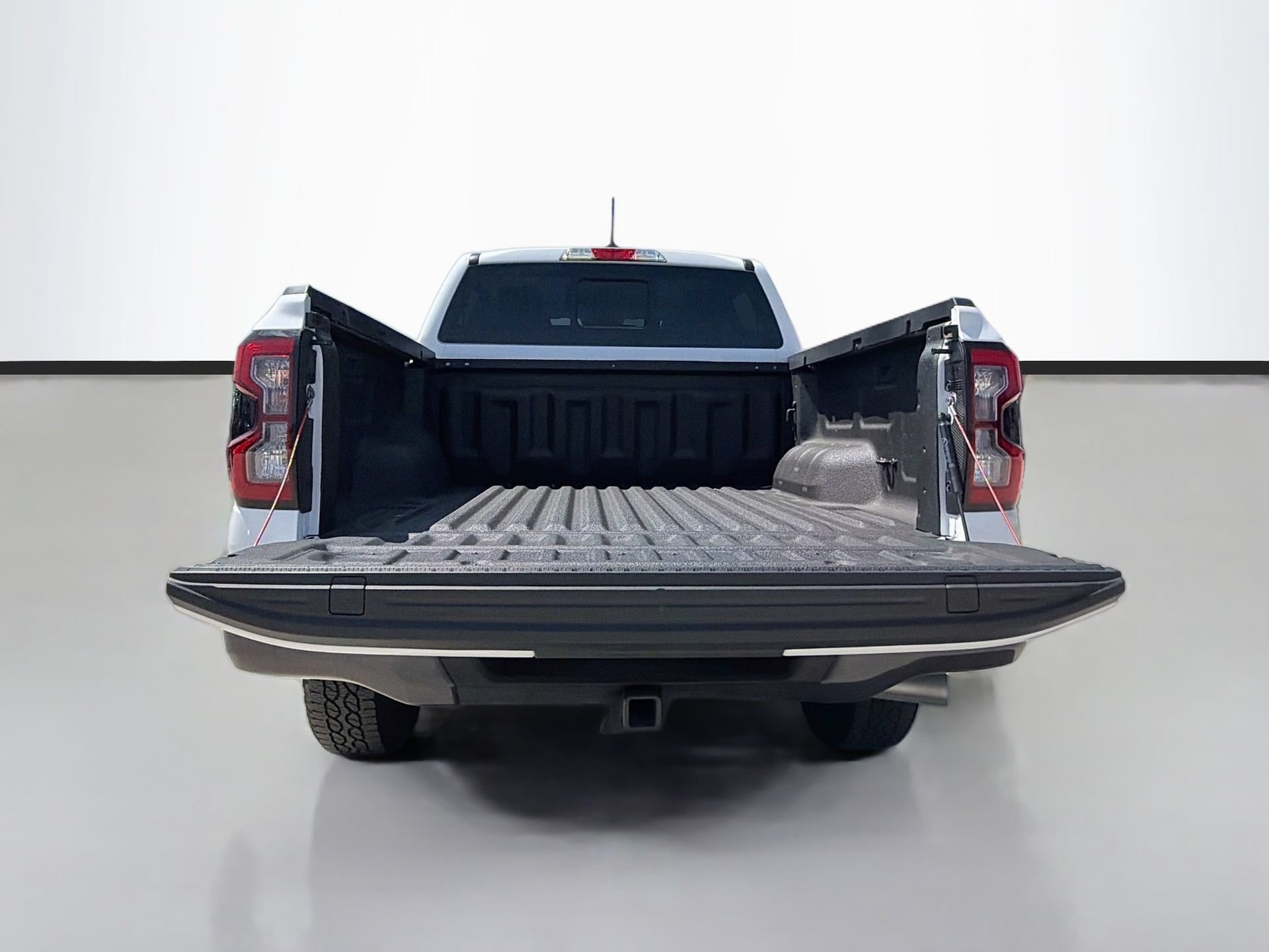 Used 2025 Ford Ranger XLT w/ Trailer Tow Package RWD image 28