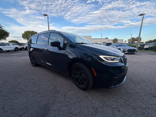 Used 2023 Chrysler Pacifica Touring-L w/ S Appearance Package FWD image 6