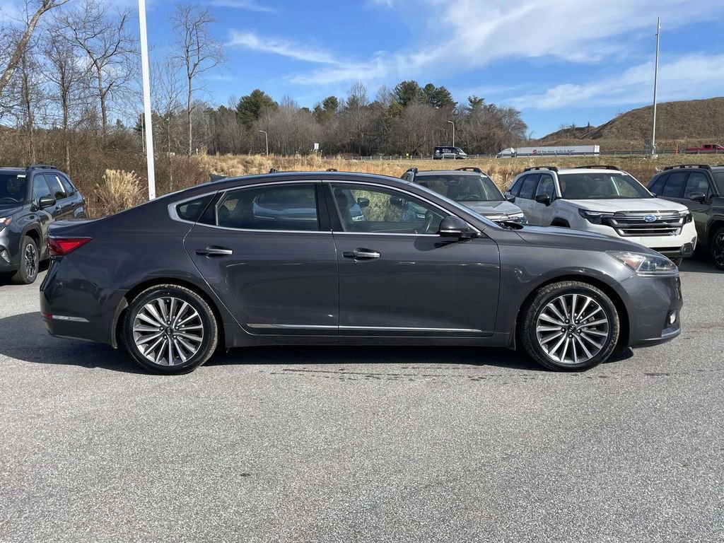 Used 2018 Kia Cadenza Premium image 29