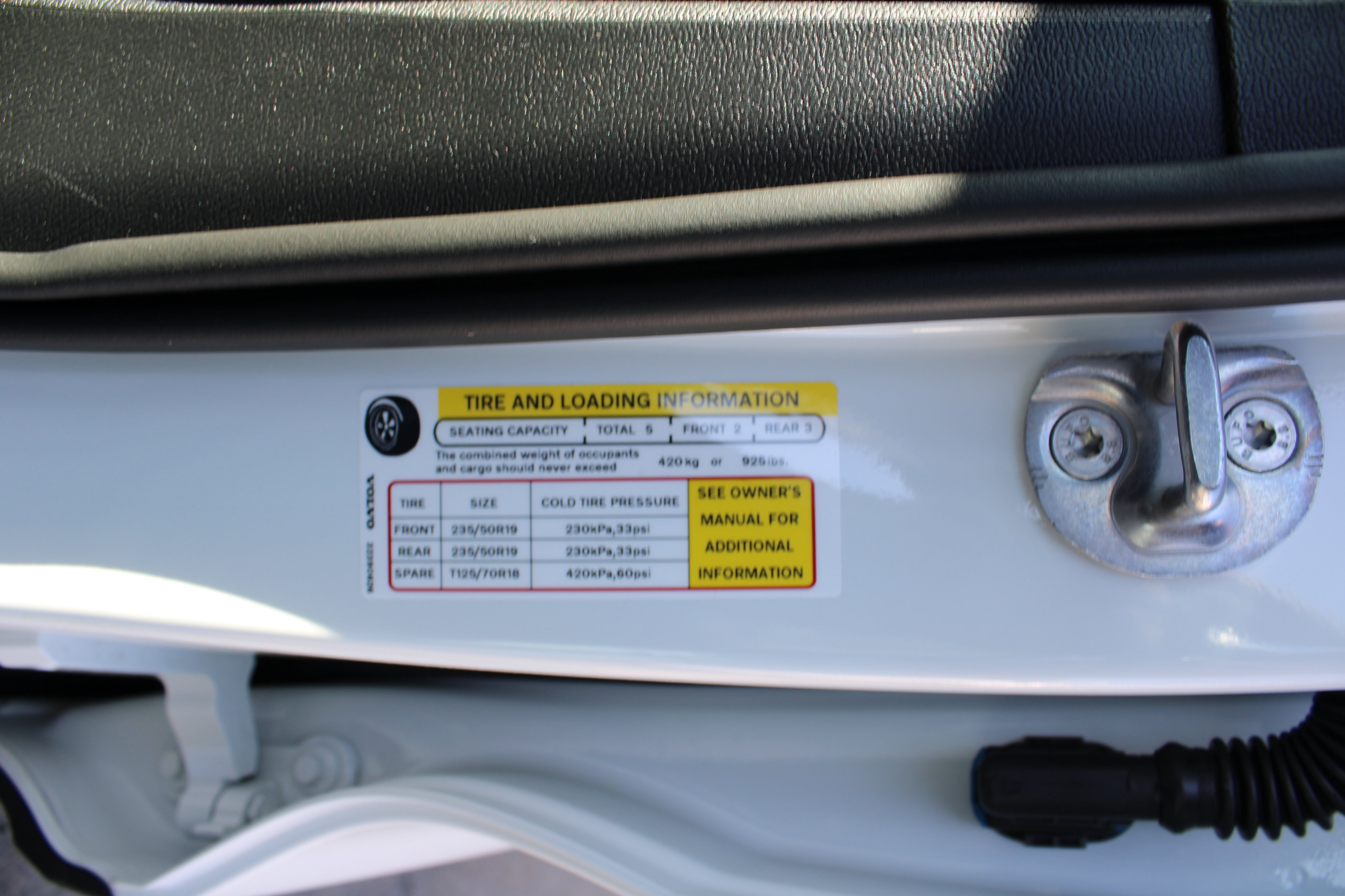 New 2025 Volvo XC40 B5 Plus w/ Protection Package Premier image 60