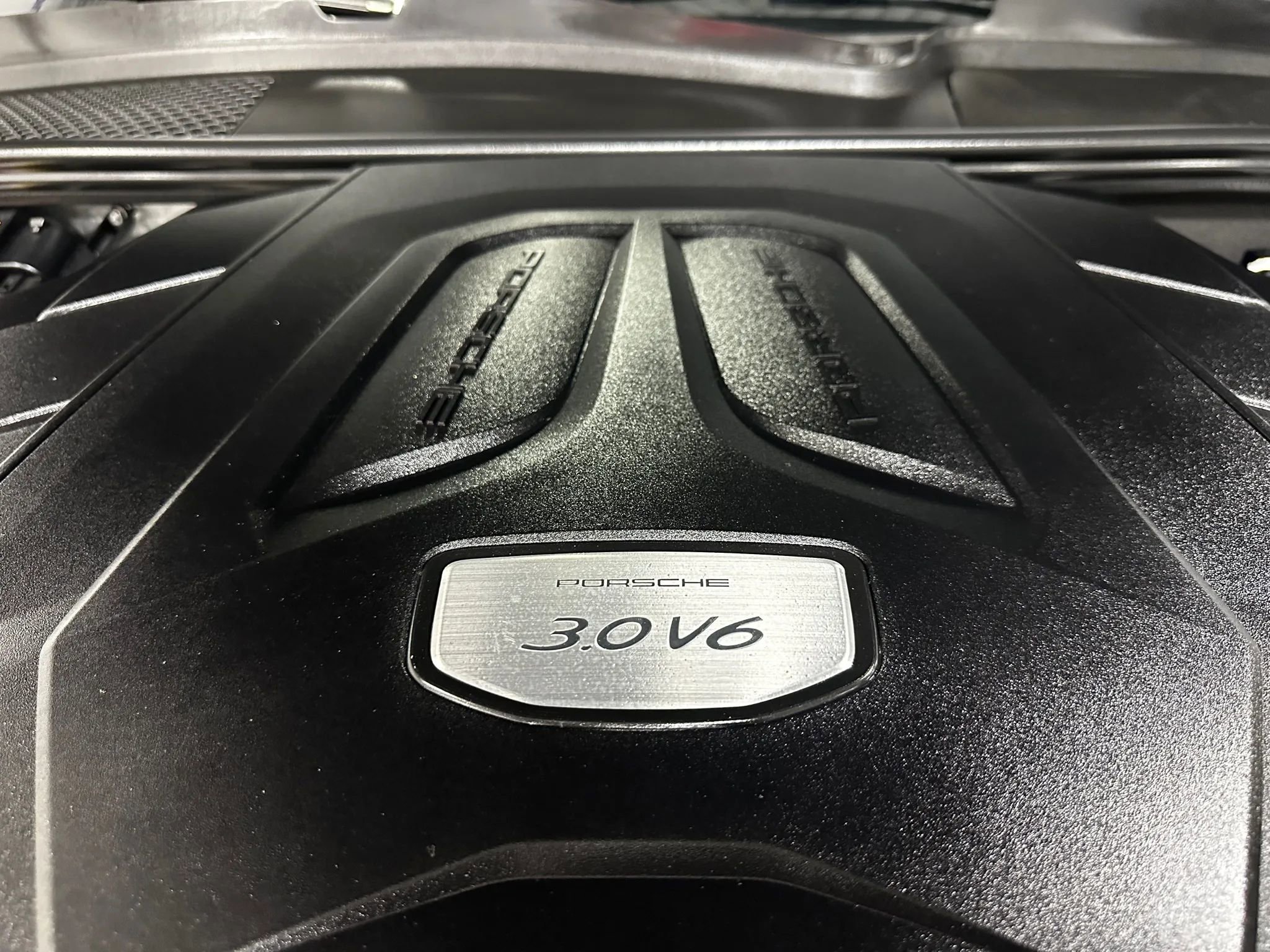 Used 2022 Porsche Cayenne Platinum Edition w/ Premium Package Plus image 30