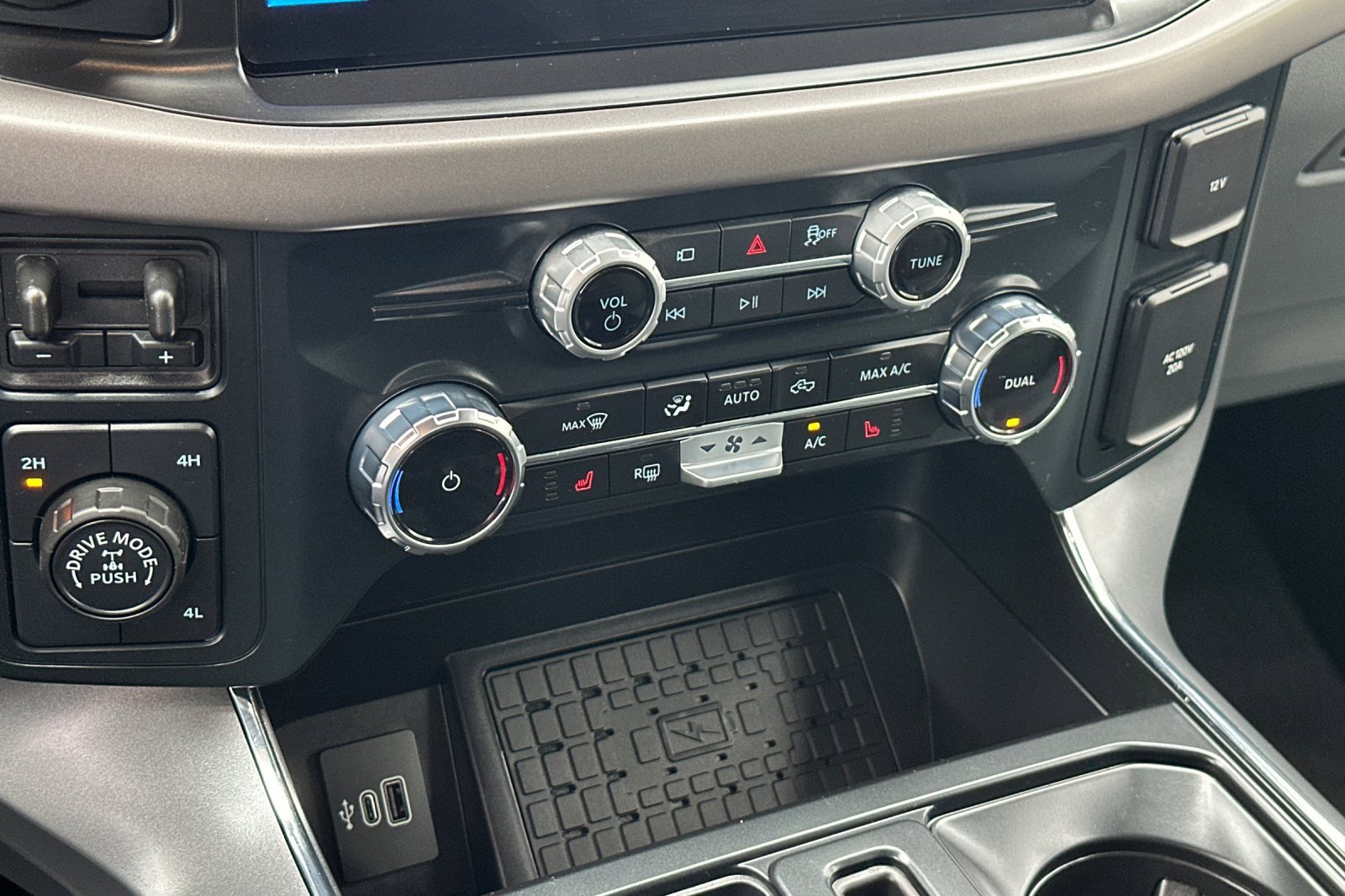 New 2025 Ford F150 XLT w/ Equipment Group 302A MID image 20