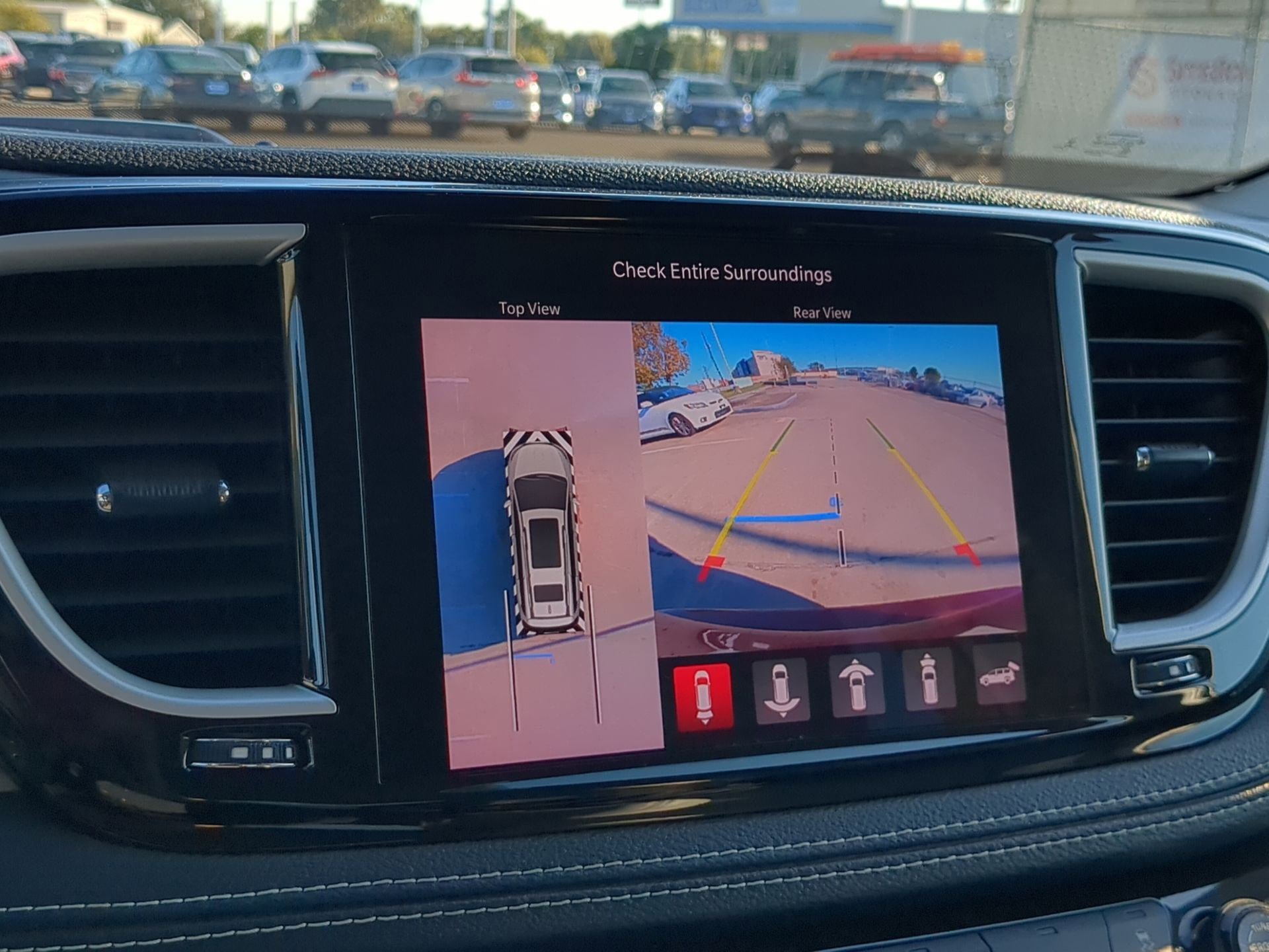 Used 2021 Chrysler Pacifica Touring-L image 24