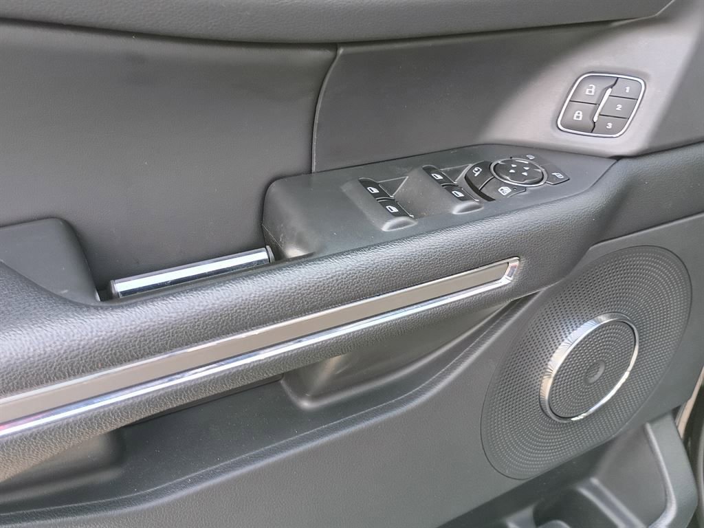 Used 2024 Ford Expedition XLT image 8