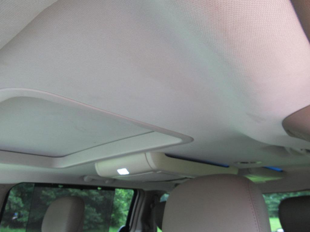 Used 2016 Chrysler Town & Country Touring-L image 26