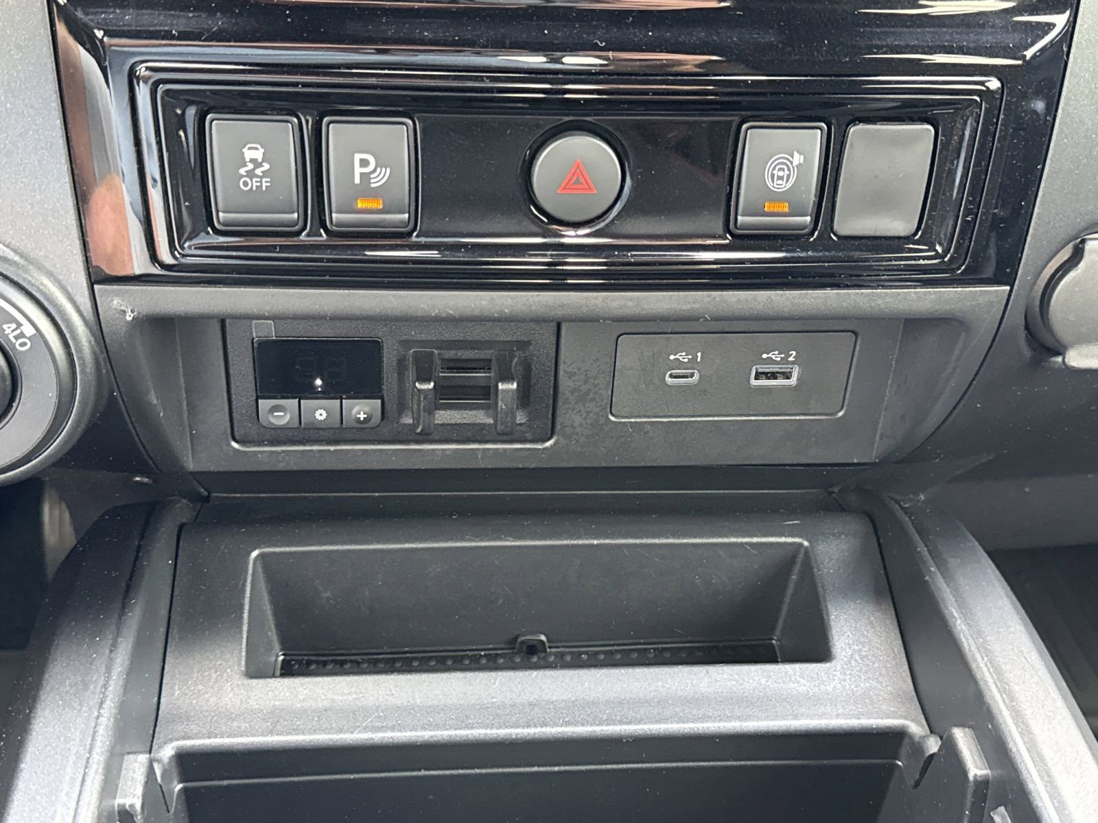 Used 2024 Nissan Titan PRO-4X AWD/4WD image 29