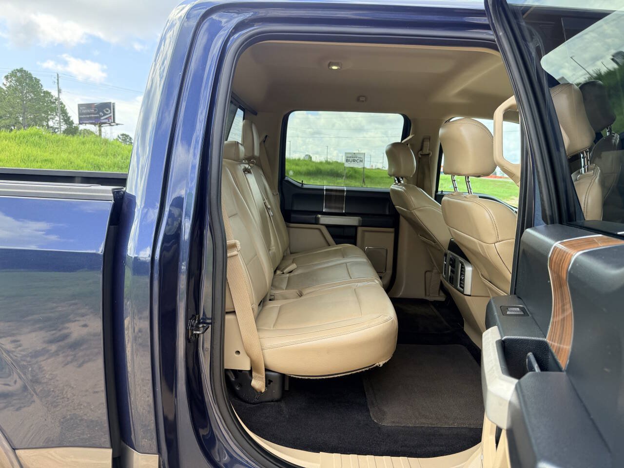 Used 2015 Ford F150 Lariat w/ Equipment Group 502A Luxury AWD/4WD image 15