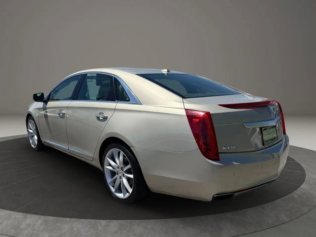 Used 2013 Cadillac XTS Premium FWD image 32
