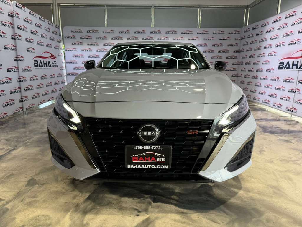 Used 2025 Nissan Altima 2.5 SR FWD image 3