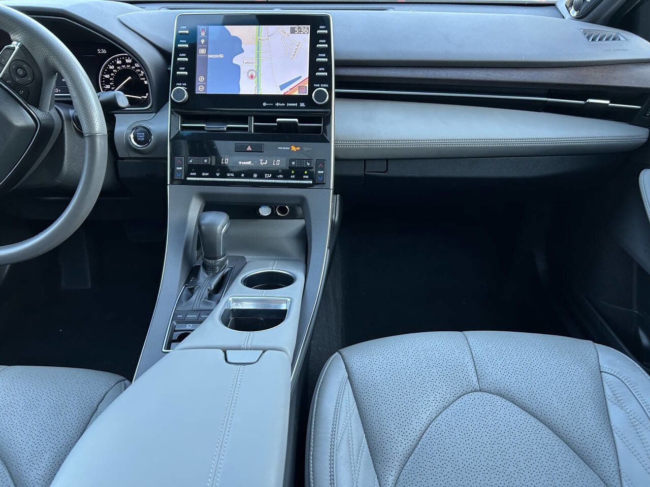 Used 2020 Toyota Avalon Limited image 14