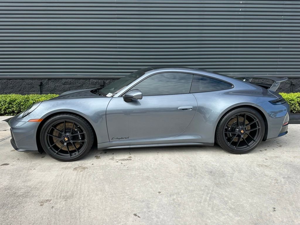 Used 2025 Porsche 911 Carrera GTS image 2