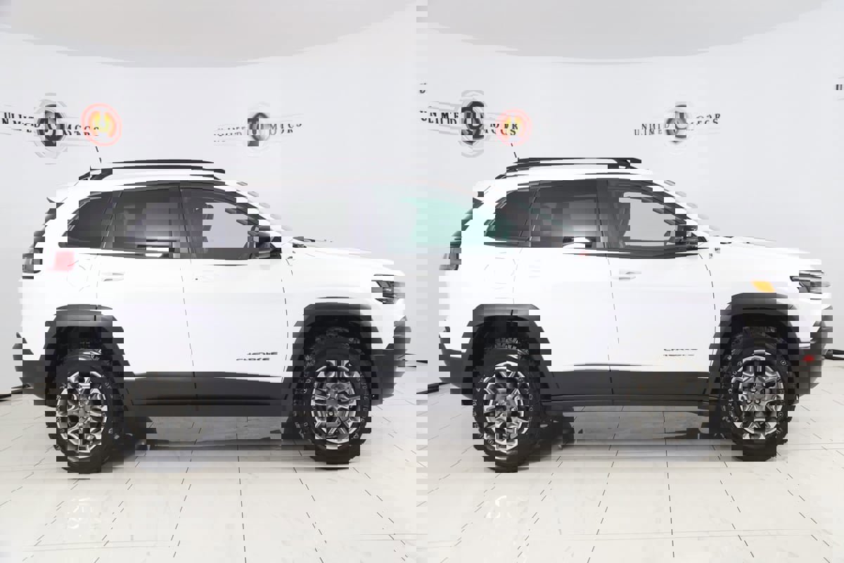 Used 2022 Jeep Cherokee Trailhawk w/ Comfort/Convenience Group image 2