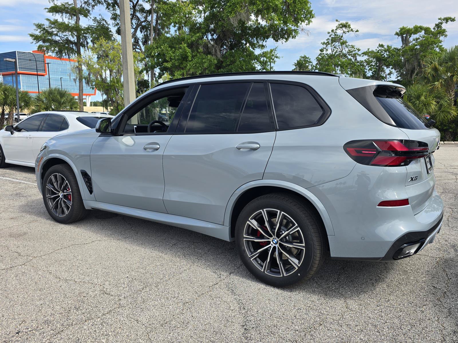 New 2026 BMW X5 xDrive40i w/ Executive Package AWD/4WD image 4