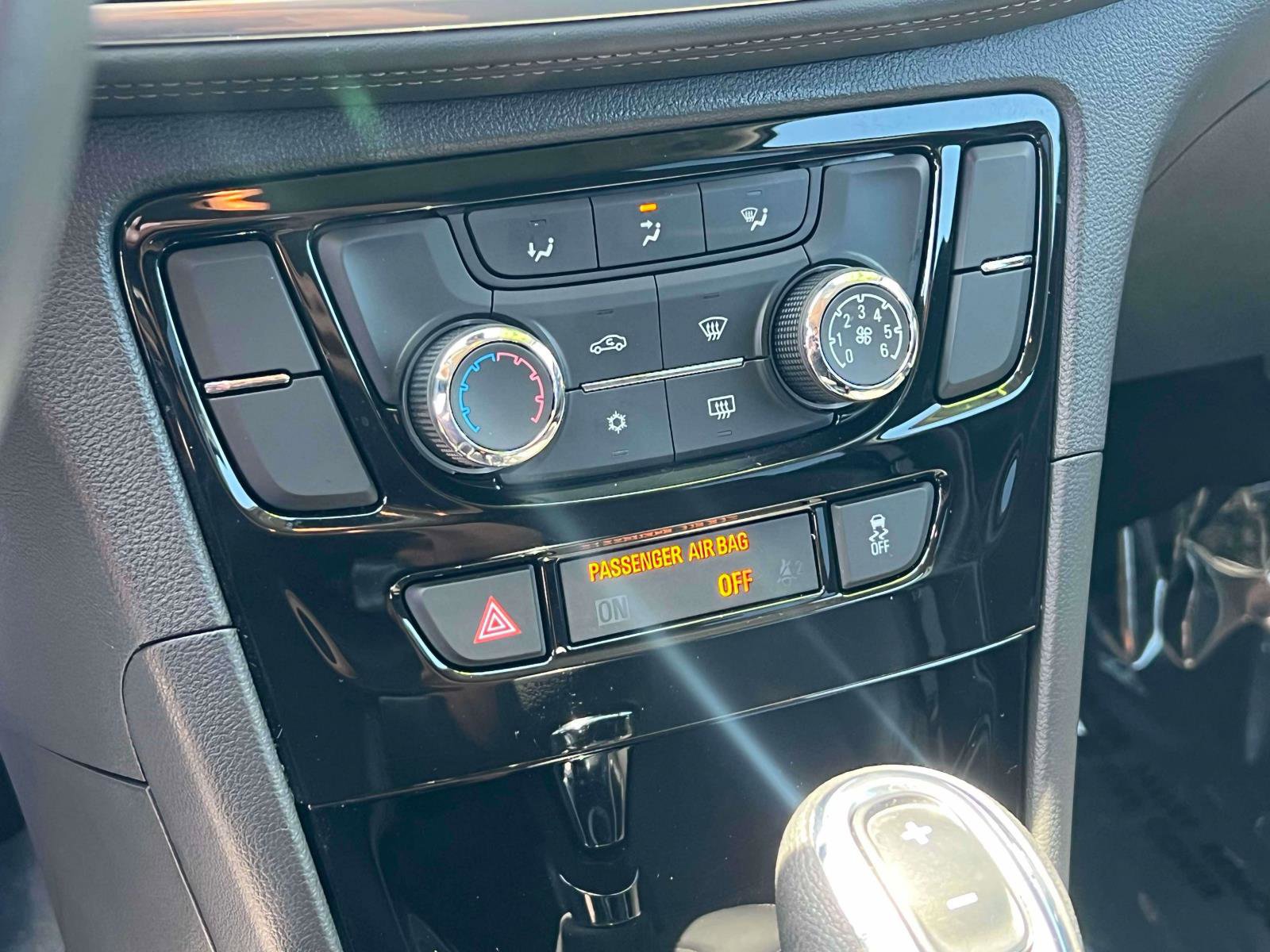 Used 2020 Buick Encore Preferred image 12