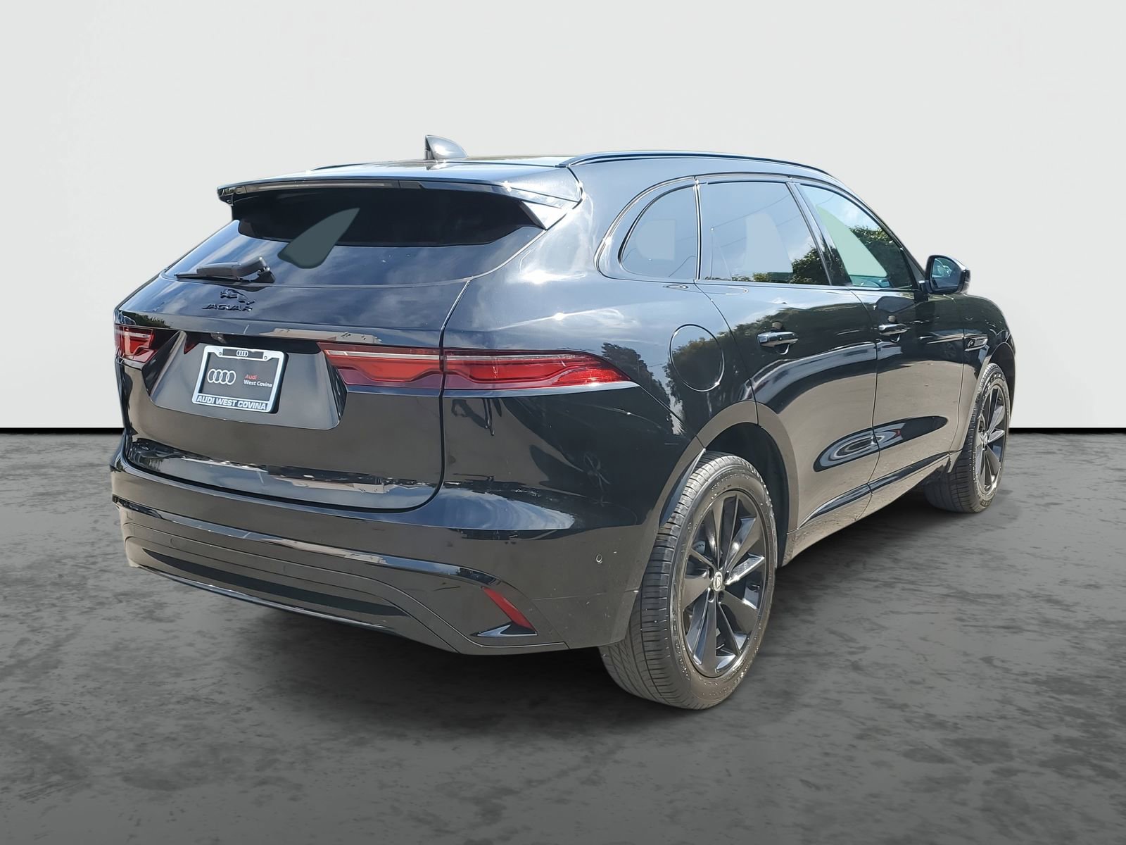 Used 2024 Jaguar F-PACE R-Dynamic S image 4