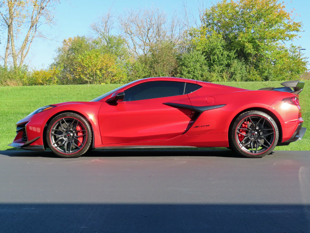 Certified 2024 Chevrolet Corvette Z06 w/ Z07 Performance Package RWD image 25