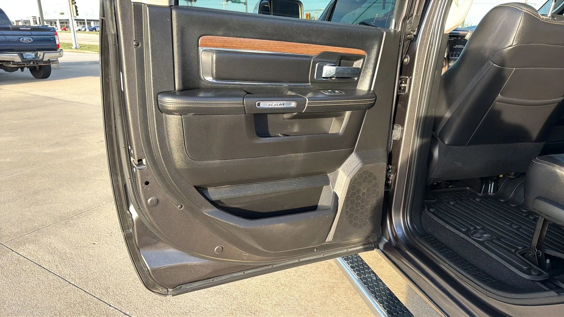 Used 2018 RAM 3500 Laramie image 57