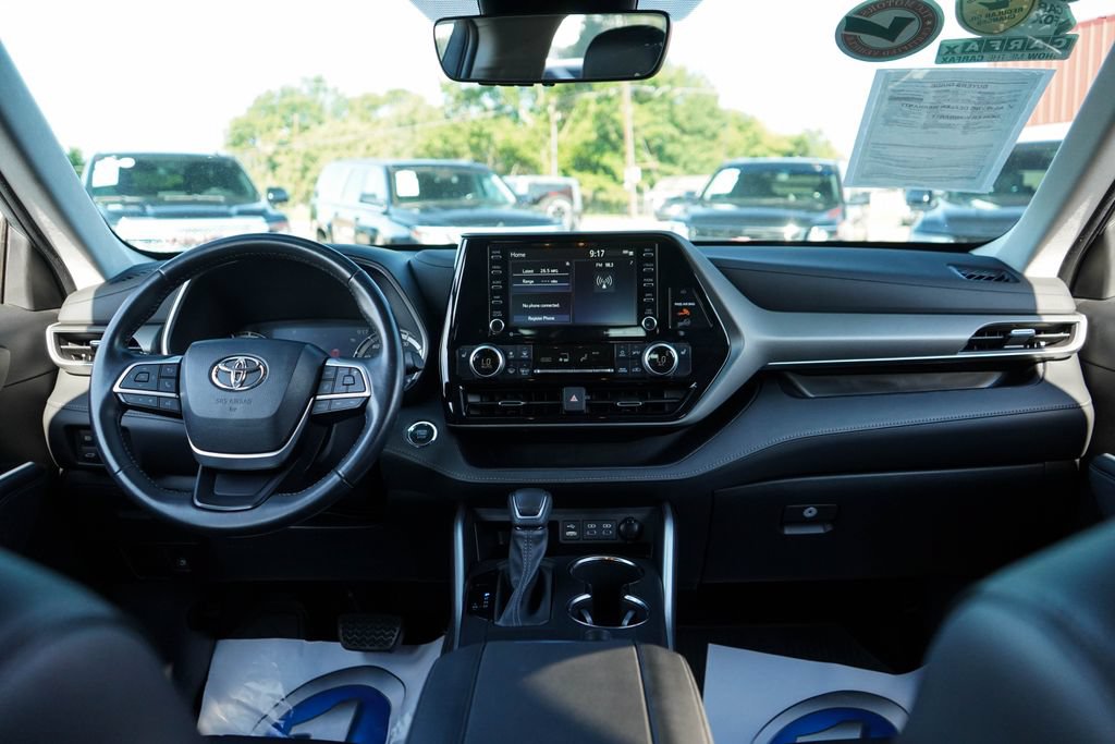 Used 2022 Toyota Highlander XLE FWD image 9