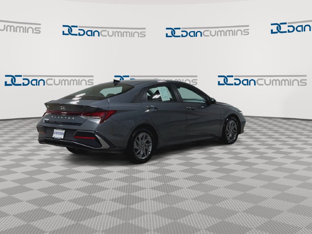 Used 2024 Hyundai Elantra SEL FWD image 9