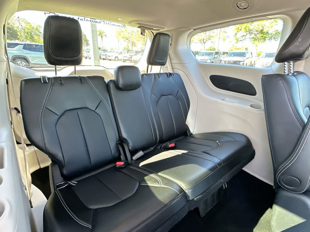 Used 2024 Chrysler Pacifica Limited image 27