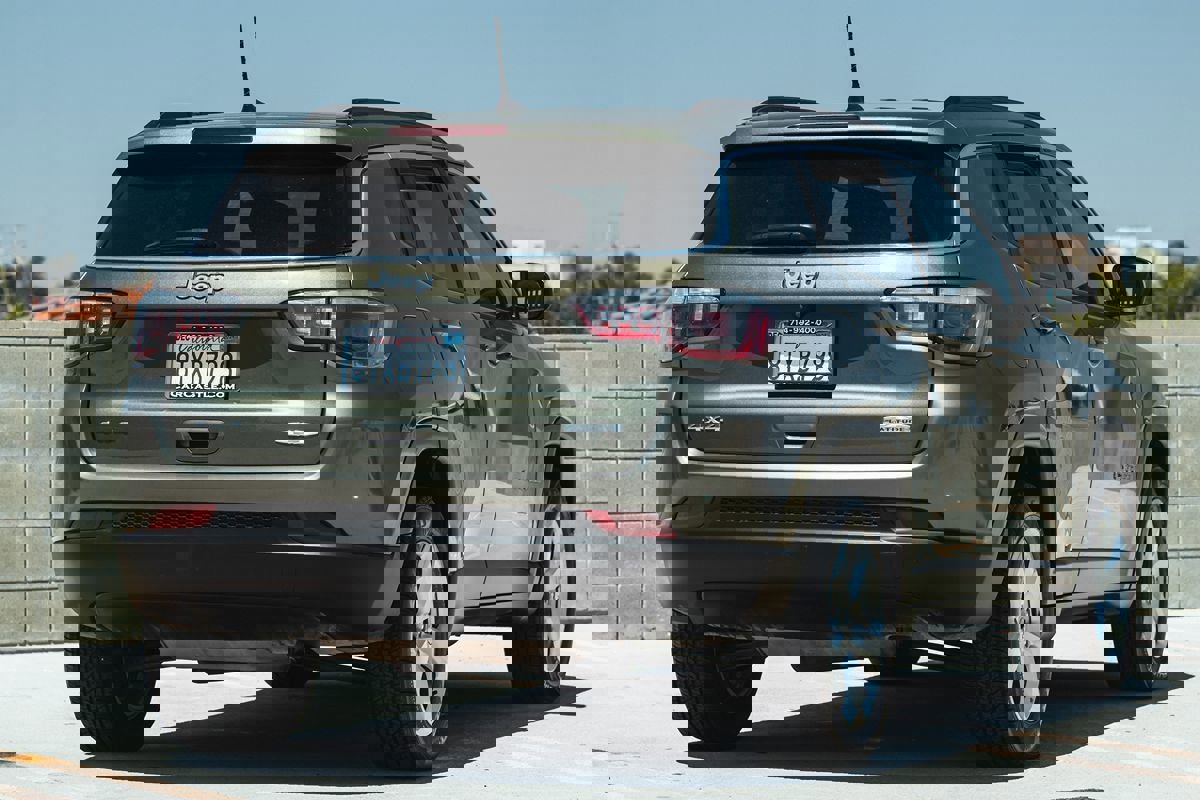 Used 2019 Jeep Compass Latitude image 9