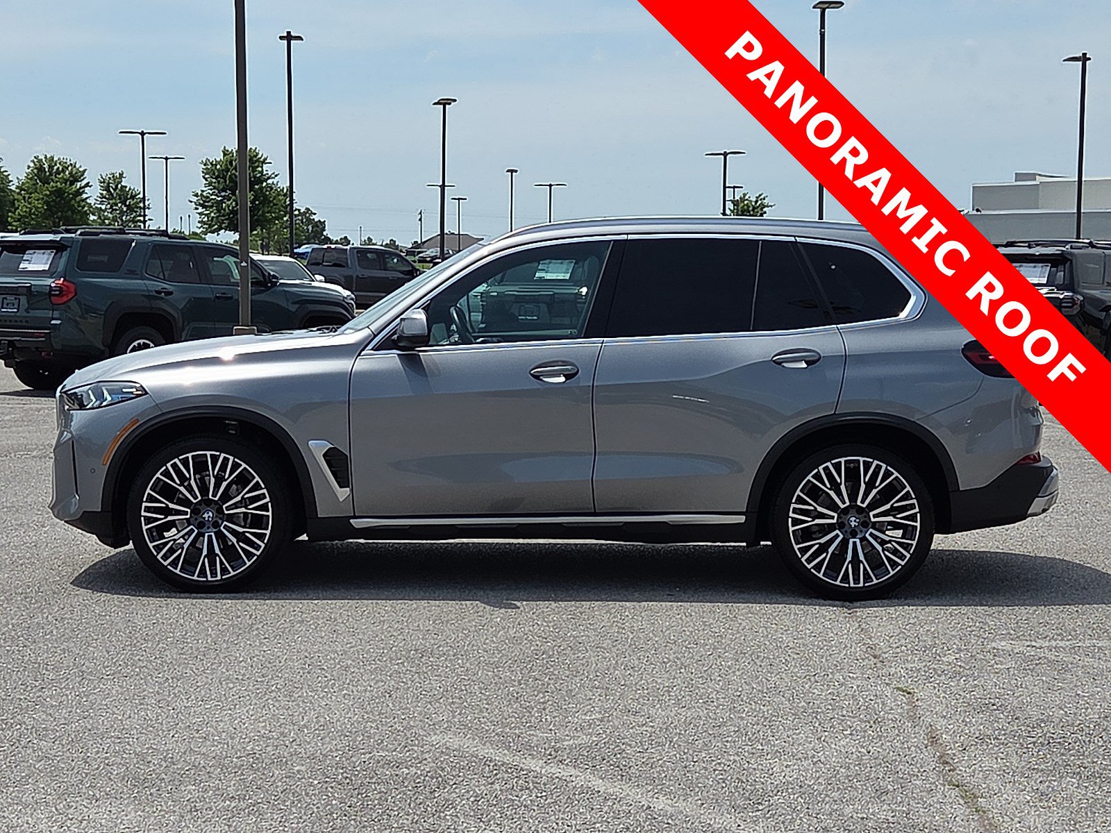 Used 2025 BMW X5 xDrive40i AWD/4WD image 3
