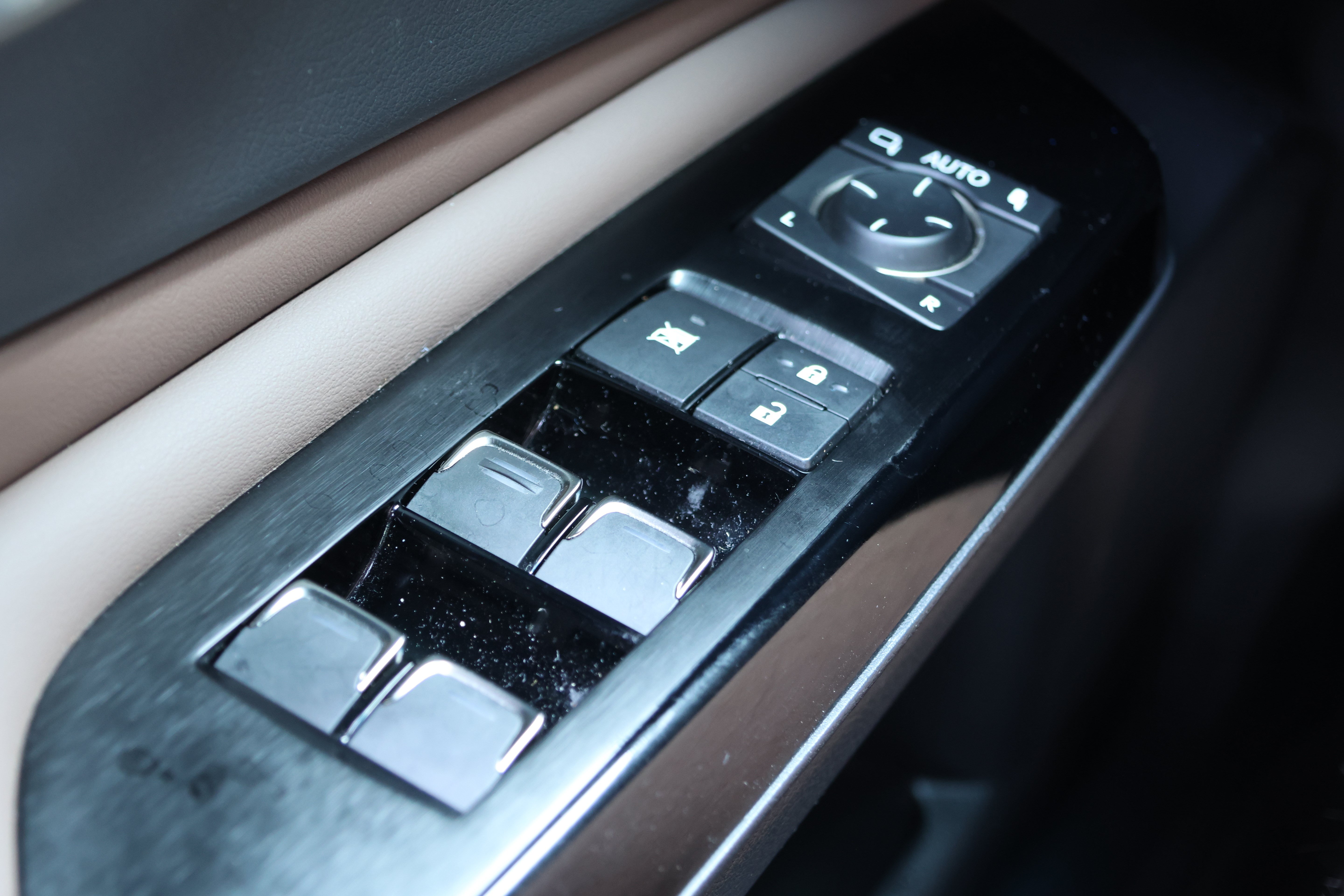 Used 2024 Lexus ES 300h w/ Premium Package FWD image 14