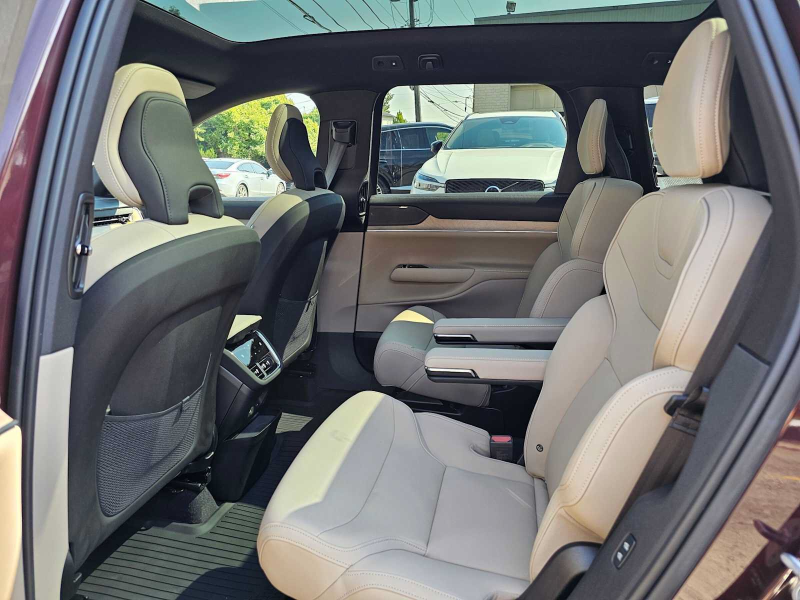 New 2026 Volvo EX90 Plus AWD/4WD image 19