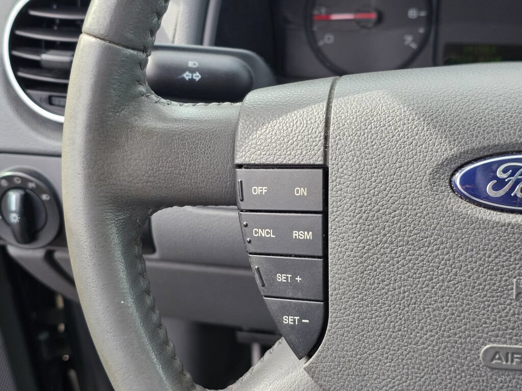 Used 2006 Ford Freestyle SEL AWD/4WD image 32
