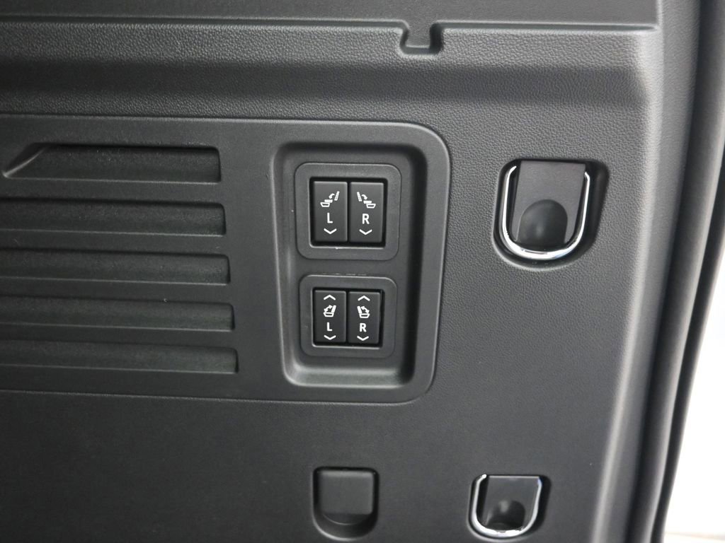 New 2026 Chevrolet Traverse High Country image 11