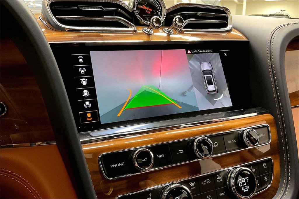Used 2022 Bentley Bentayga image 25