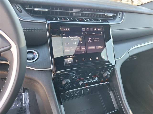 New 2025 Jeep Grand Cherokee Altitude image 24