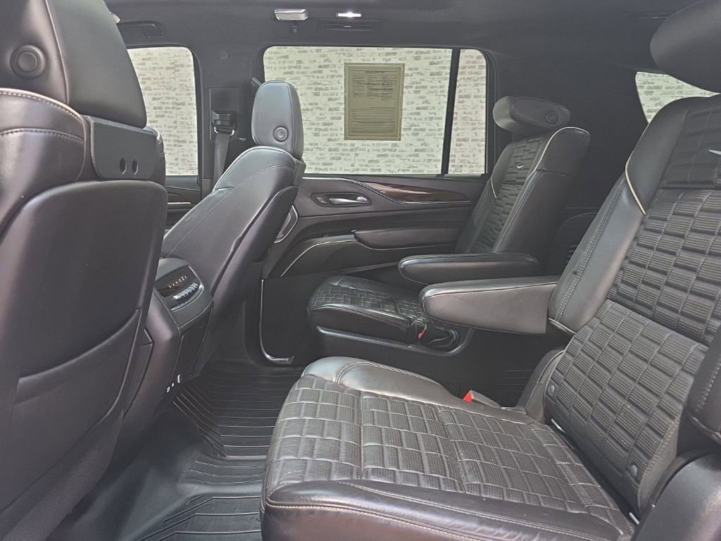 Used 2021 Cadillac Escalade ESV Sport Platinum w/ LPO, ONYX Package AWD/4WD image 17