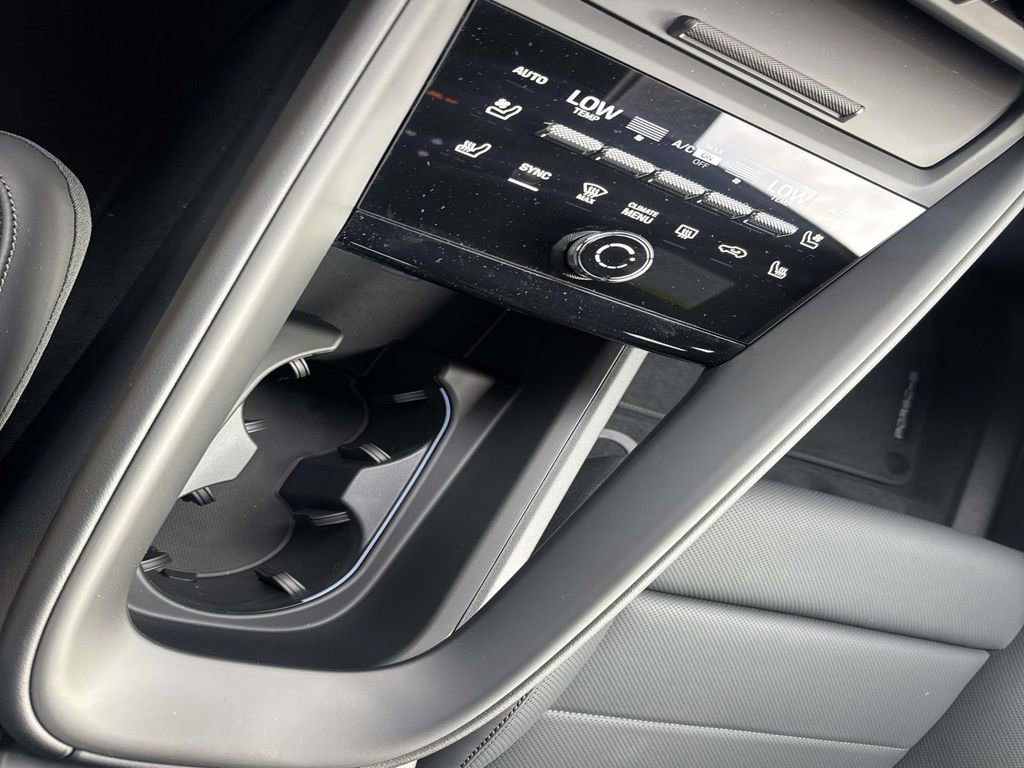 New 2025 Porsche Macan 4S Electric image 27