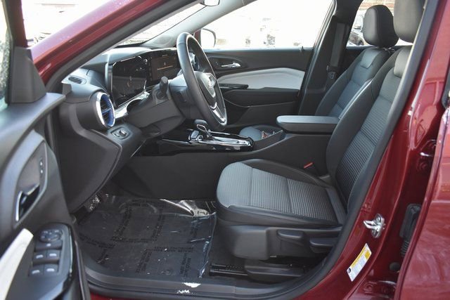 Used 2025 Chevrolet Trax LT w/ LT Convenience Package image 13