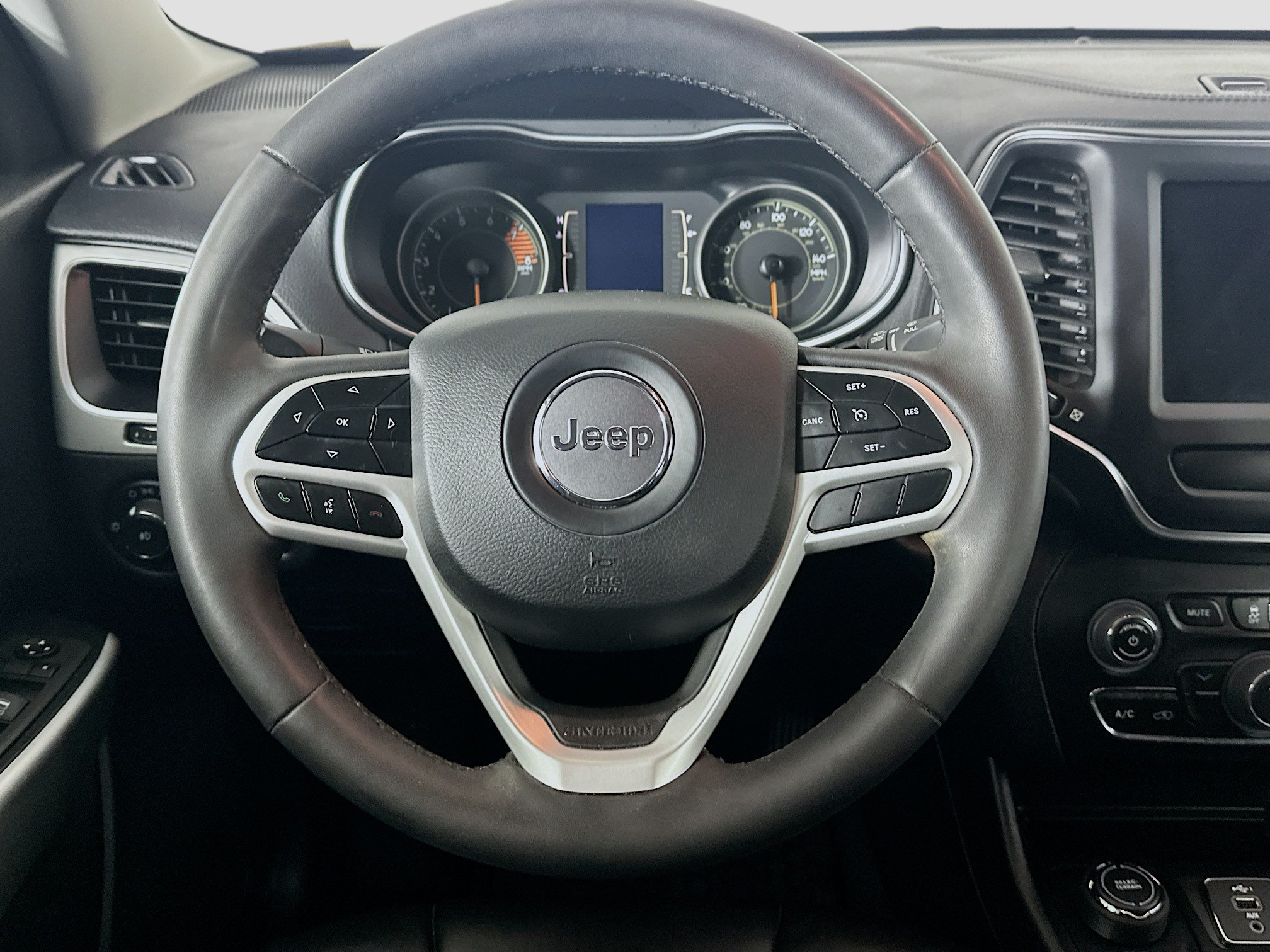 Used 2022 Jeep Cherokee Latitude w/ Sun & Sound Group AWD/4WD image 18
