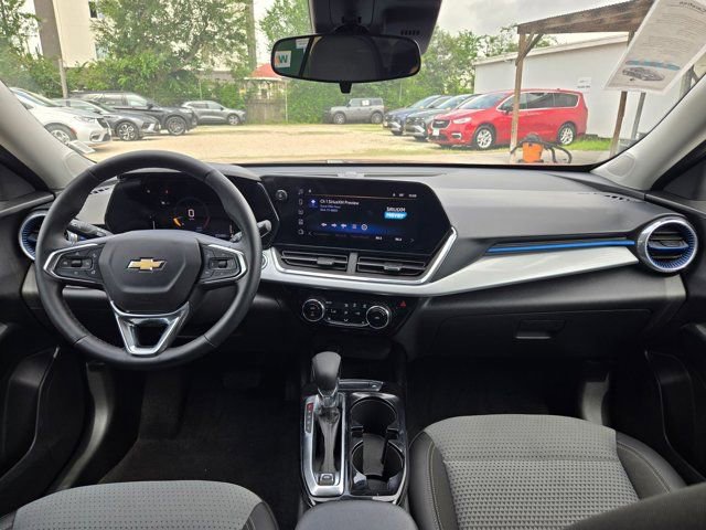 Used 2025 Chevrolet Trax LT w/ LT Convenience Package FWD image 24