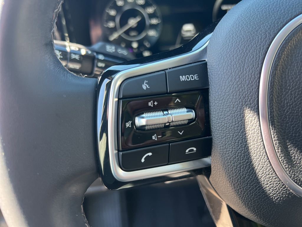 Certified 2023 Kia Sorento SX image 15