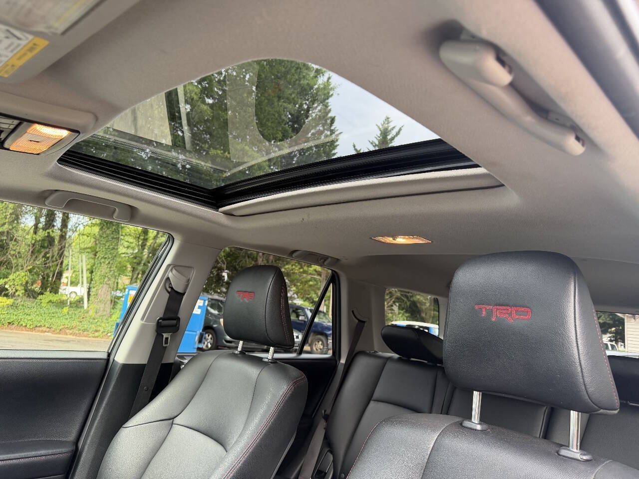 Used 2019 Toyota 4Runner TRD Off-Road Premium AWD/4WD image 18