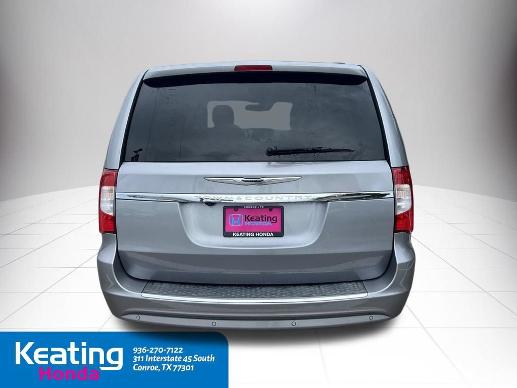 Used 2014 Chrysler Town & Country Touring-L w/ Driver Convenience Group FWD image 7