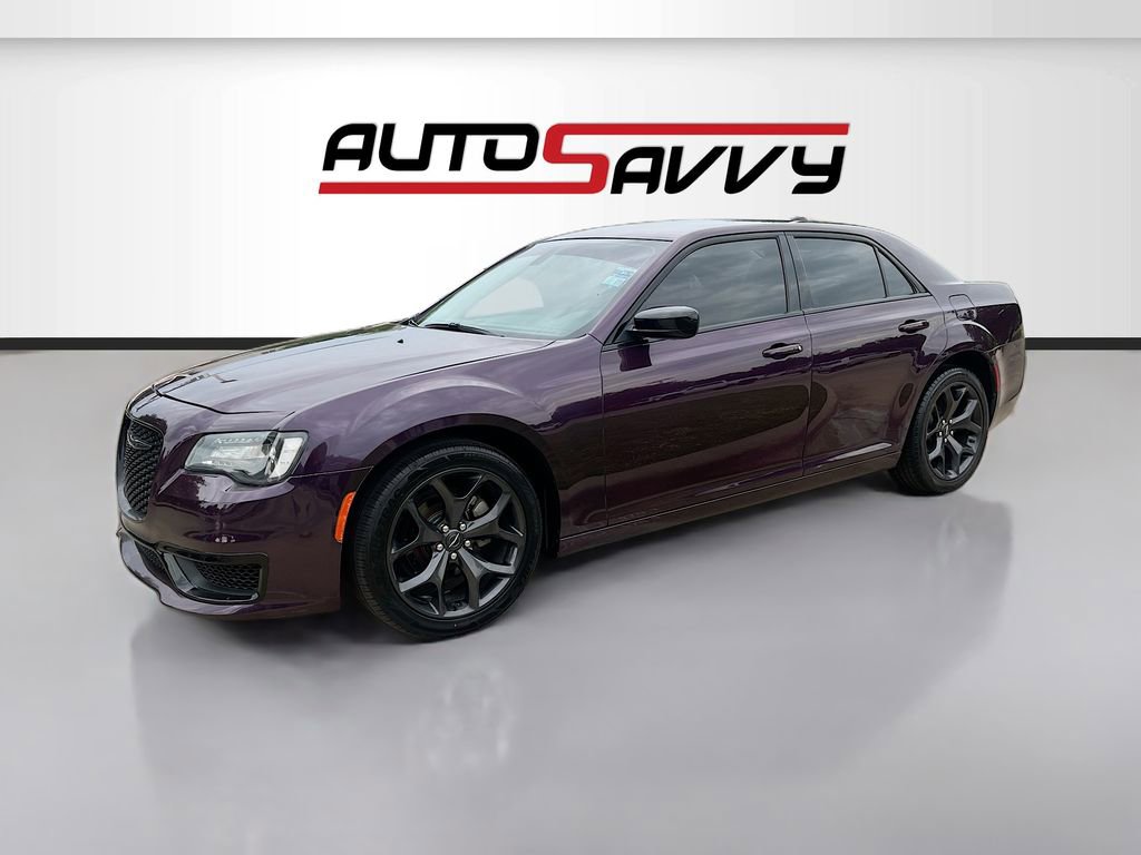 Used 2020 Chrysler 300 Touring w/ Sport Appearance Package RWD image 3